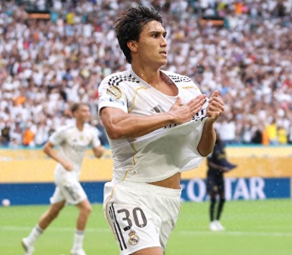 股牛网 皇马杀进8强：21岁小将轰炸 3球1助狂奔庆祝！阿隆索也笑了