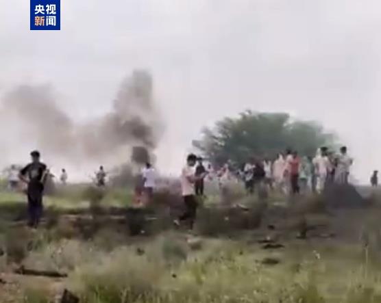 兴旺国际投资 印度一空军战机坠毁 至少2人死亡